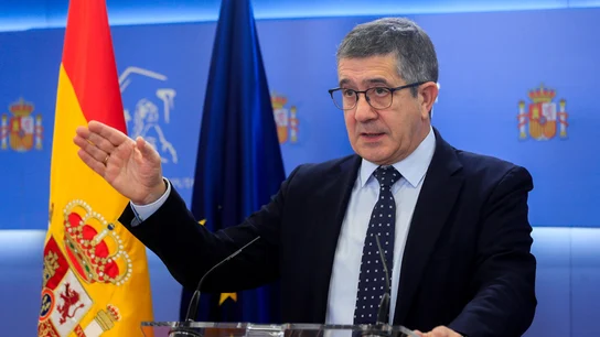 El portavoz del PSOE en el Congreso, Patxi López da una rueda de prensa tras la reunión de la Junta de Portavoces este martes en la Cámara Baja El portavoz del PSOE en el Congreso, Patxi López da una rueda de prensa tras la reunión de la Junta de Portavoces este martes en la Cámara Baja