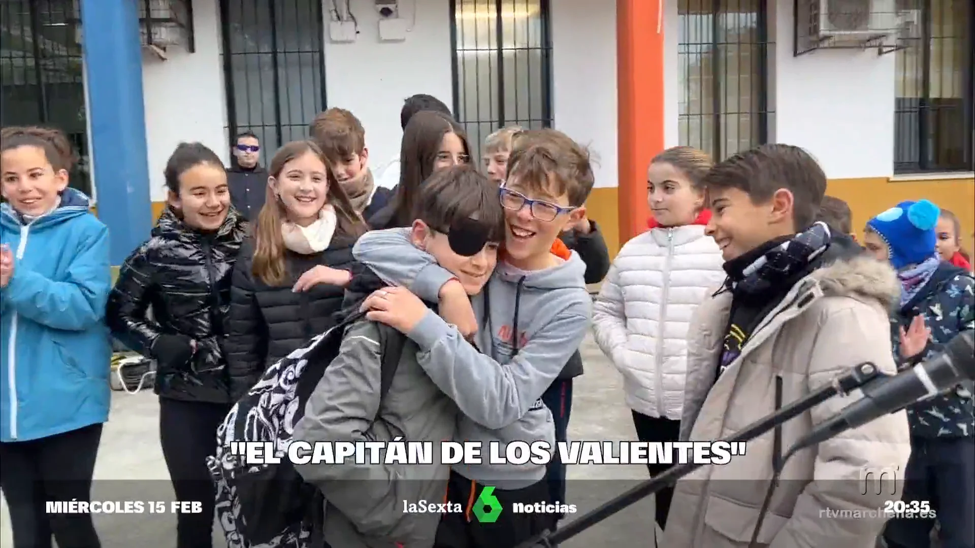 La emotiva vuelta al cole de uno de los niños heridos en la cabalgata de Marchena: "Eres el capitán de los valientes"