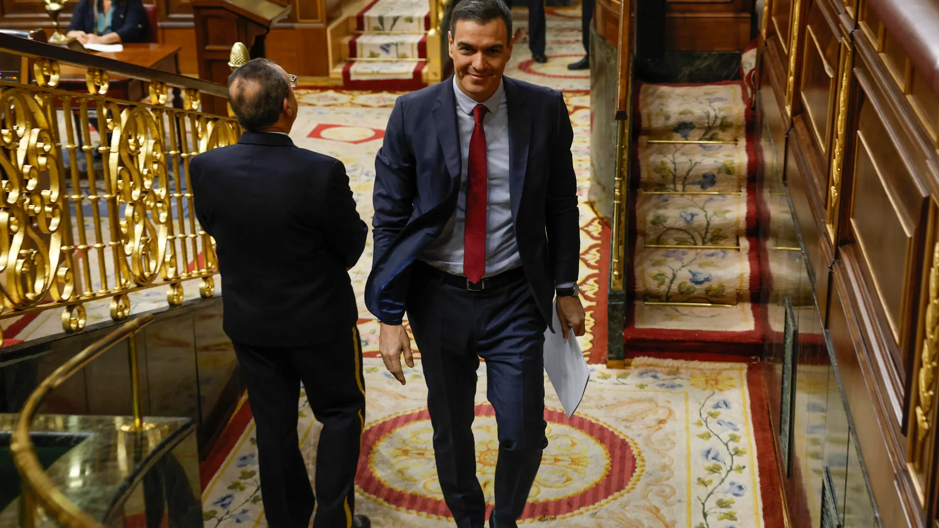 Pedro Sánchez a su salida del hemiciclo