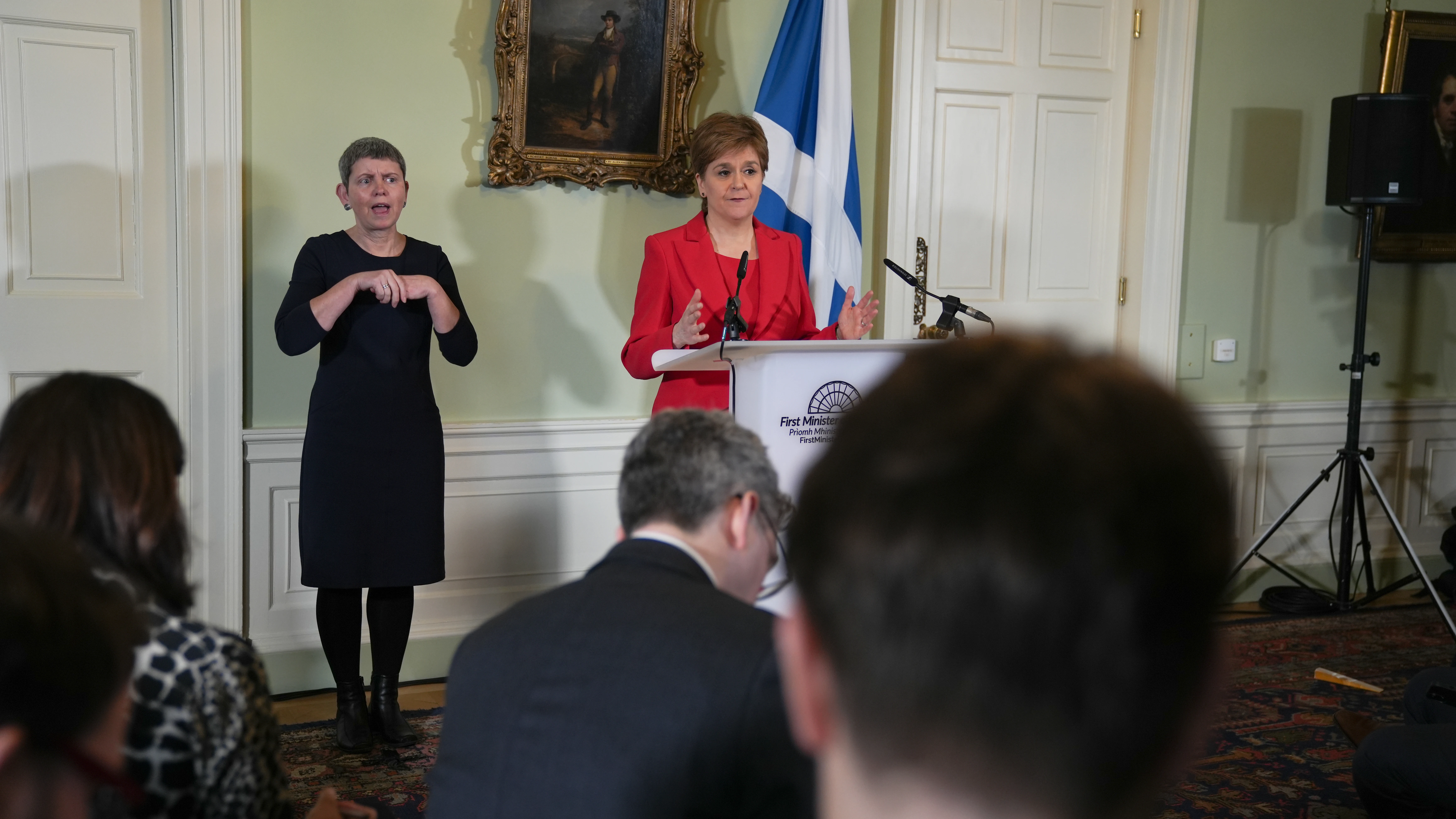 La ministra principal de Escocia, Nicola Sturgeon, en la comparecencia de prensa para anunciar su dimisión.