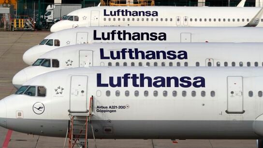 Cancelaciones y retrasos en el Grupo Lufthansa por un fallo inform&aacute;tico: c&oacute;mo saber si tu vuelo se ha visto afectado