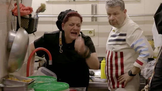 "Estoy harta de vivir sin dinero": la cocinera de 'Los 5 sentidos' estalla con Chicote ante tanta presión "Estoy harta de vivir sin dinero": la cocinera de 'Los 5 sentidos' estalla con Chicote ante tanta presión