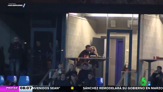 Los apasionados besos de Gerard Piqué y Clara Chía en su última aparición pública Los apasionados besos de Gerard Piqué y Clara Chía en su última aparición pública