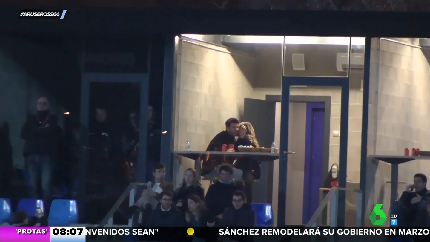 Los apasionados besos de Gerard Piqué y Clara Chía en su última aparición pública Los apasionados besos de Gerard Piqué y Clara Chía en su última aparición pública