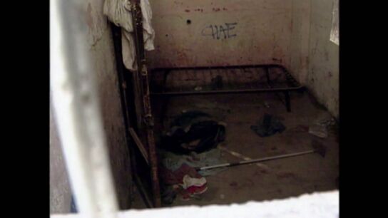 Torturas de Angl&eacute;s a una joven