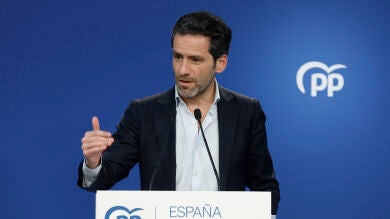 Borja S&eacute;mper, portavoz de campa&ntilde;a del PP, durante una comparecencia