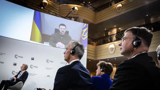 Los líderes que participan en la Comisión de Seguridad de Múnich escuchan al presidente ucraniano Vlodímir Zelenski. Los líderes que participan en la Comisión de Seguridad de Múnich escuchan al presidente ucraniano Vlodímir Zelenski.