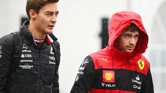 Charles Leclerc, junto a George Russell Charles Leclerc, junto a George Russell
