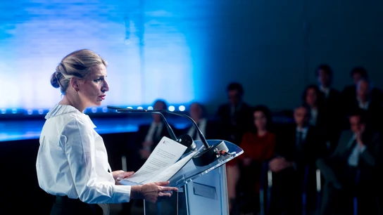 La vicepresidenta segunda y ministra de Trabajo y Economía Social, Yolanda Díaz, clausura la tercera edición del Foro ANFAC. La vicepresidenta segunda y ministra de Trabajo y Economía Social, Yolanda Díaz, clausura la tercera edición del Foro ANFAC.