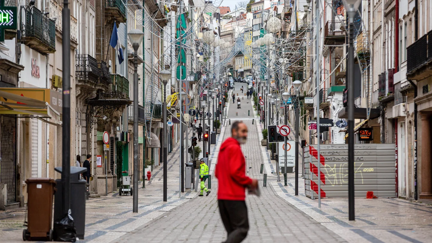 Imagen de archivo de una calle de Oporto, Portugal Imagen de archivo de una calle de Oporto, Portugal
