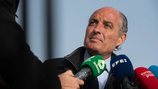 El tribunal de la Gürtel valenciana cambia de sitio a Camps para mantener "el orden de la sala" El tribunal de la Gürtel valenciana cambia de sitio a Camps para mantener "el orden de la sala"