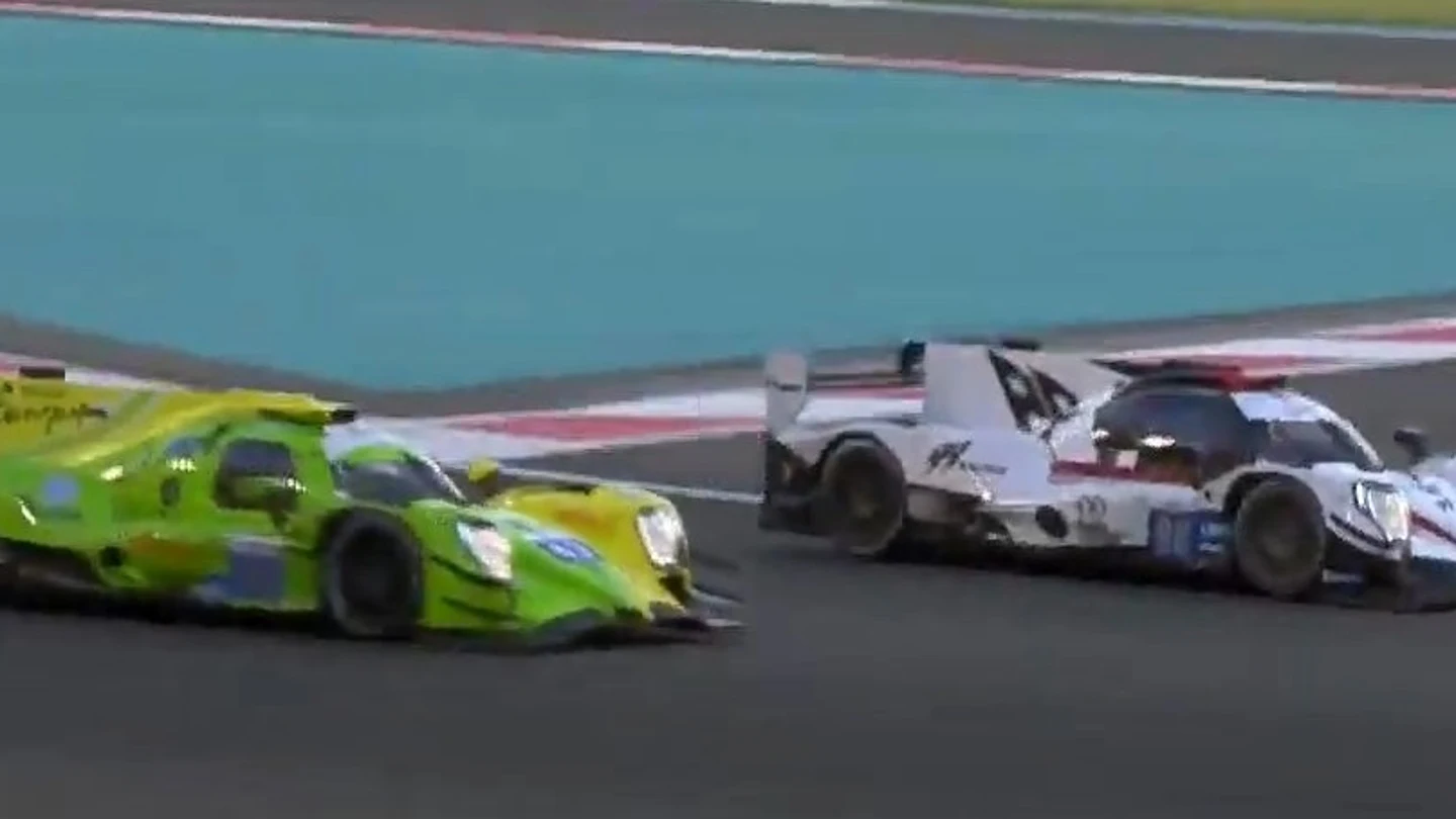 Mazepin(coche verde) atacando a su rival Mazepin(coche verde) atacando a su rival