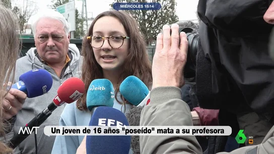 Habla una alumna que presenció el apuñalamiento: "Con el cuchillo en la mano y lo ha plantado en la profe de español" Habla una alumna que presenció el apuñalamiento: "Con el cuchillo en la mano y lo ha plantado en la profe de español"