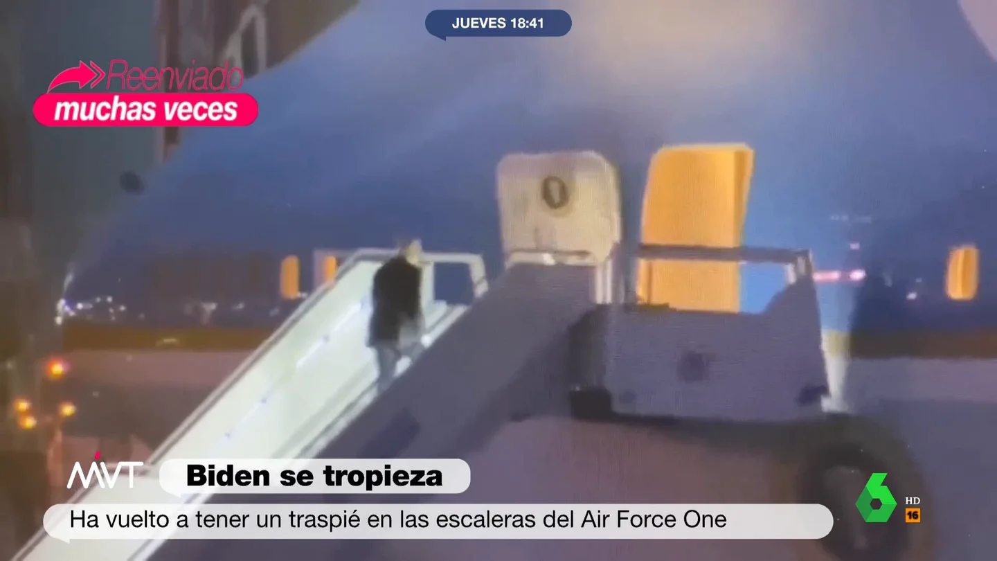 Nuevo tropiezo de Biden: el ridículo traspiés en su Air Force One Nuevo tropiezo de Biden: el ridículo traspiés en su Air Force One