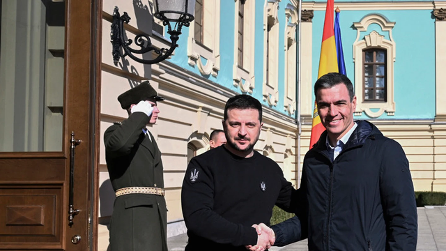 El presidente del Gobierno, Pedro Sánchez, se reúne este jueves con el presidente de Ucrania, Volodímir Zelenski El presidente del Gobierno, Pedro Sánchez (d), se reúne este jueves con el presidente de Ucrania, Volodímir Zelenski