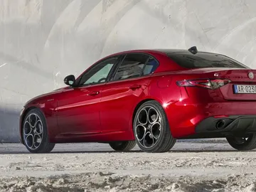 Alfa Romeo Giulia  Alfa Romeo Giulia