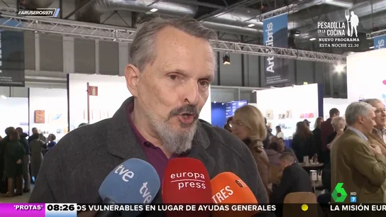 Miguel Bosé habla por primera vez de Nacho Palau (tras un tenso momento con la prensa): "Es un 'tipazo'" Miguel Bosé habla por primera vez de Nacho Palau (tras un tenso momento con la prensa): "Es un 'tipazo'"