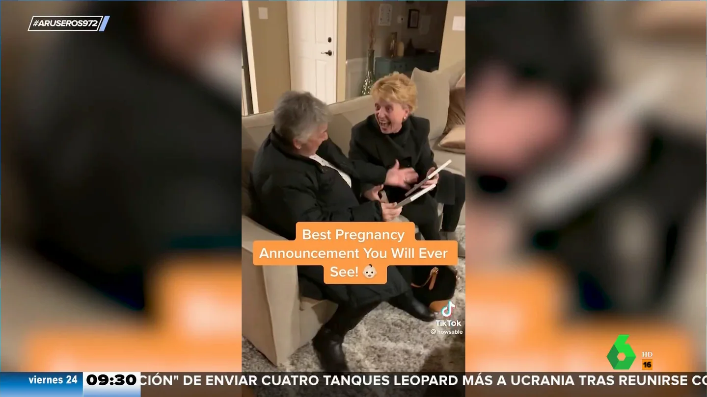 La eufórica reacción de dos abuelas cuando saben que van a tener un nieto La eufórica reacción de dos abuelas cuando saben que van a tener un nieto
