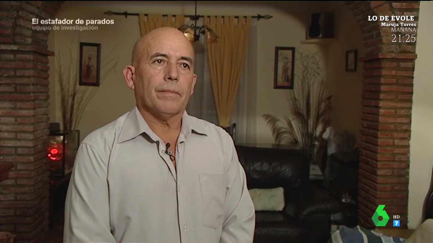 El testimonio de la familia víctima del estafador de parados: "Le di el dinero metido en un sobre y otro con mi curriculum y datos bancarios" El testimonio de la familia víctima del estafador de parados: "Le di el dinero metido en un sobre y otro con mi curriculum y datos bancarios"