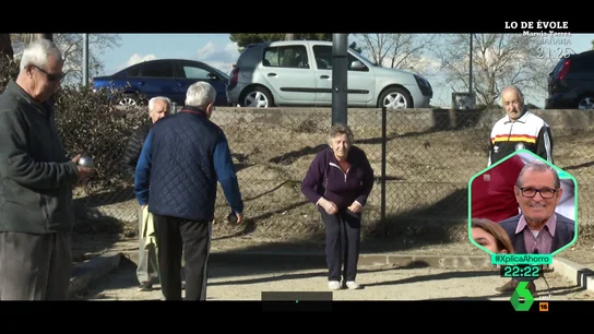 La reivindicación de Feli, jubilada: "Estaría encantadísima si pudiera manejarme con el banco tan bien como con la petanca" La reivindicación de Feli, jubilada: "Estaría encantadísima si pudiera manejarme con el banco tan bien como con la petanca"