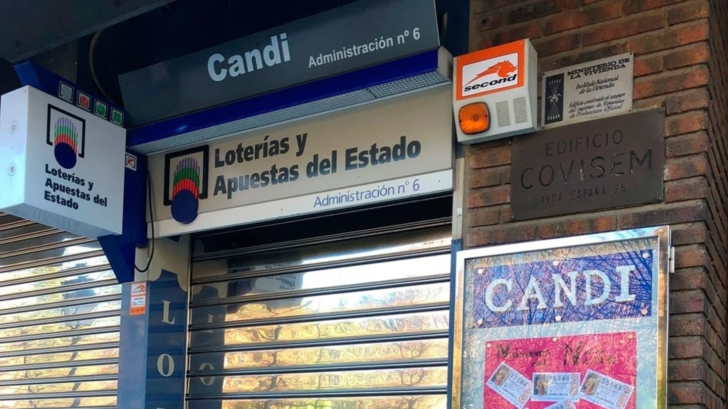 Devuelven al vecino de Cáceres el décimo premiado con 60.000 euros que encontró en una papelera Devuelven al vecino de Cáceres el décimo premiado con 60.000 euros que encontró en una papelera