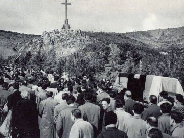 Traslado de José Antonio Primo de Rivera la Valle de los Caídos en 1959