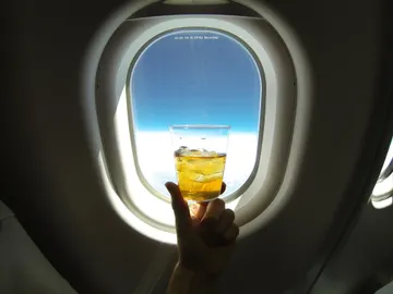 Beber alcohol en un avión Beber alcohol en un avión