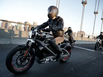 Vaqueros con airbag: el último invento para proteger a los motoristas Vaqueros con airbag: el último invento para proteger a los motoristas