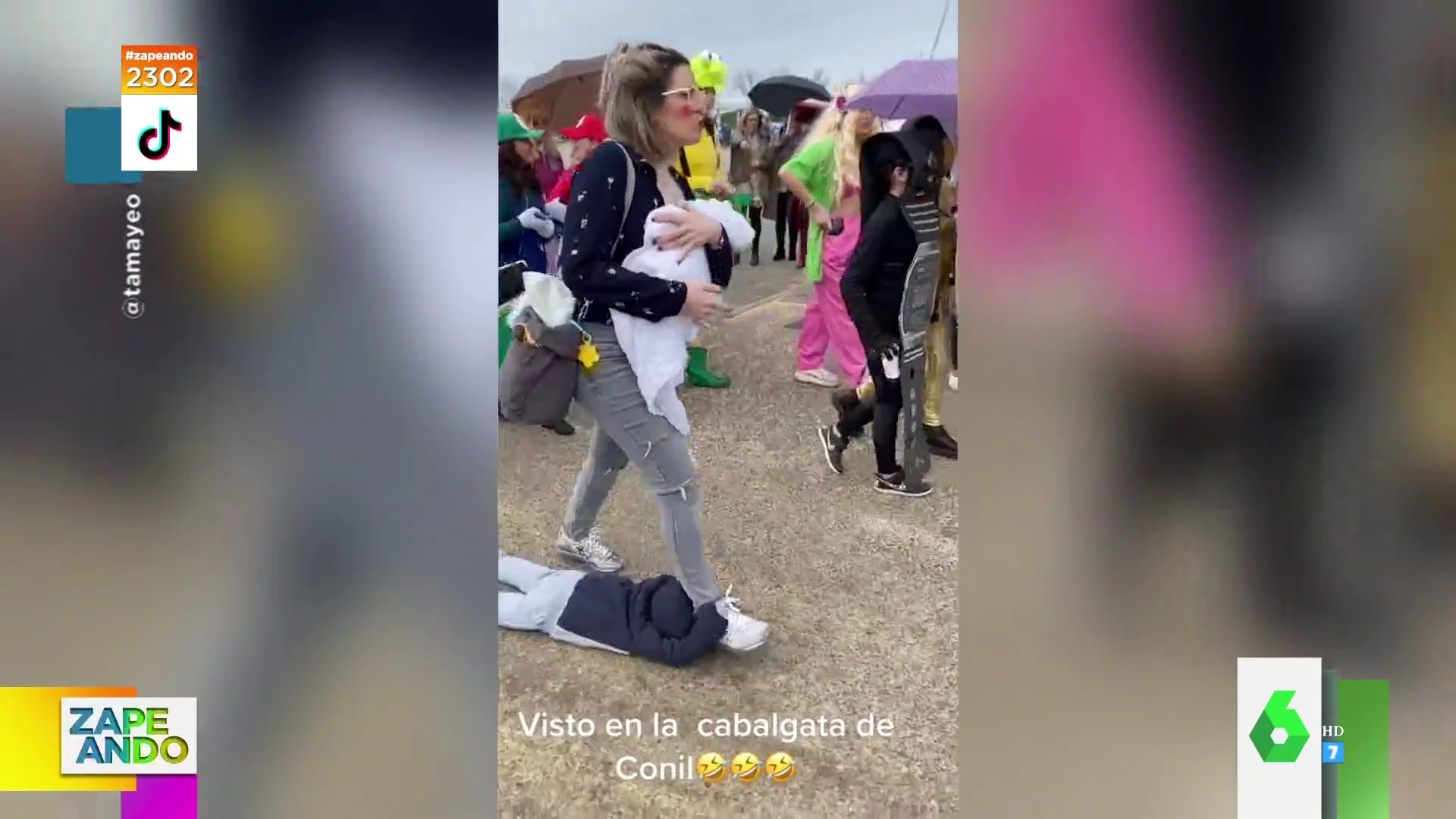 Así es el impactante disfraz de madre estresada arrastrando a un niño por el suelo que arrasa en Tik Tok