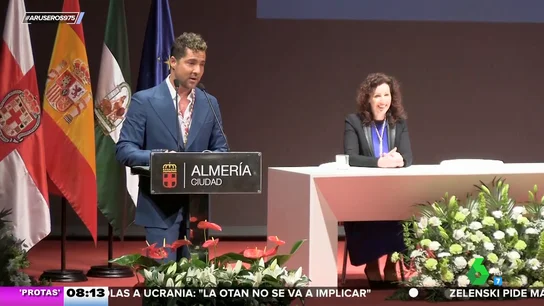La divertida anécdota de David Bisbal y Rosanna Zanetti en la feria: "Todos querían hacerse fotos con ella" La divertida anécdota de David Bisbal y Rosanna Zanetti en la feria: "Todos querían hacerse fotos con ella"