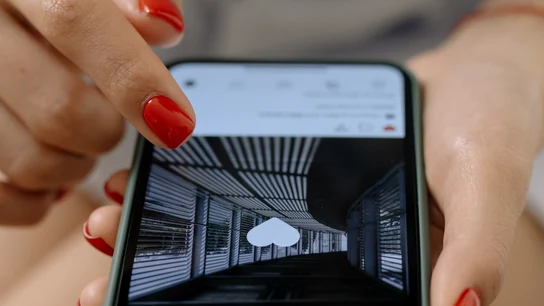 1.000 'likes' por 1,3 euros y 1.000 visualizaciones por 2 euros: un estudio desvela el coste de engordar redes sociales 1.000 'likes' por 1,3 euros y 1.000 visualizaciones por 2 euros: un estudio desvela el coste de engordar redes sociales