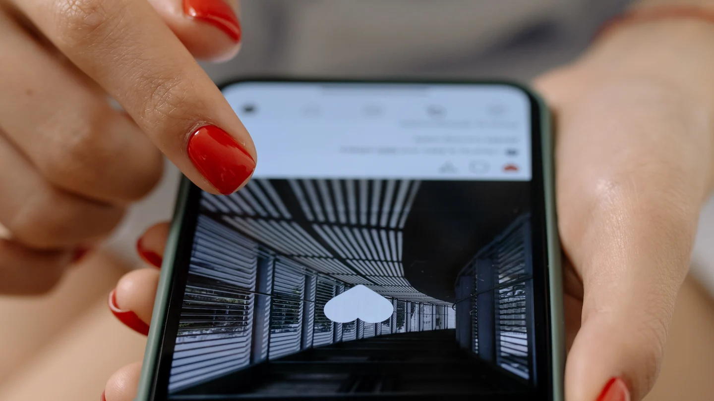 1.000 'likes' por 1,3 euros y 1.000 visualizaciones por 2 euros: un estudio desvela el coste de engordar redes sociales 1.000 'likes' por 1,3 euros y 1.000 visualizaciones por 2 euros: un estudio desvela el coste de engordar redes sociales