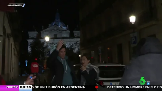 Íñigo Onieva se muestra distante con la prensa ante la sorpresa de Tamara Falcó: "Por favor, dejadnos en paz" Íñigo Onieva se muestra distante con la prensa ante la sorpresa de Tamara Falcó: "Por favor, dejadnos en paz"