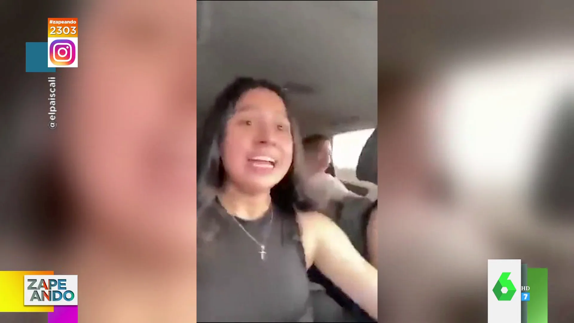 El momento en el que unas jóvenes vuelcan con el coche por ir grabando un Tik Tok 