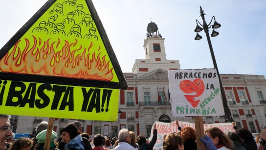 Manifestación de sanitarios en la Puerta del Sol de Madrid Manifestación de sanitarios en la Puerta del Sol de Madrid