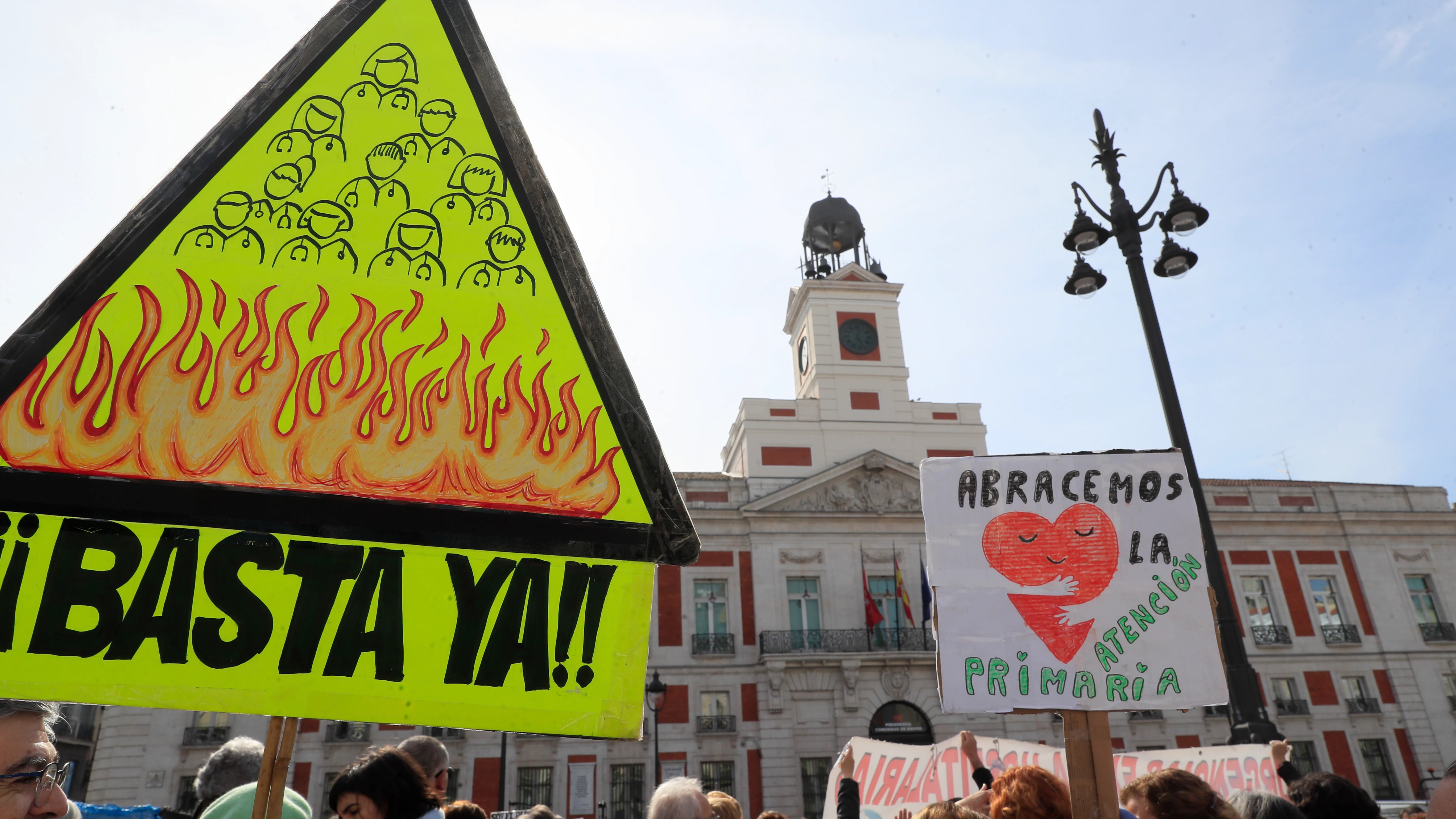 Manifestación de sanitarios en la Puerta del Sol de Madrid