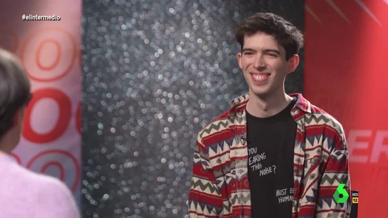 La revelación de Pablo Lluch que vuelve loca a Thais Villas Thais Villas entrevista para su sección 'OK Boomer' a Pablo Lluch, que se ha convertido en todo un fenómeno en Tik Tok por sus originales creaciones musicales, en las que ha puesto melodía a frases de Belén Esteban o la autora de 'Despechá'.