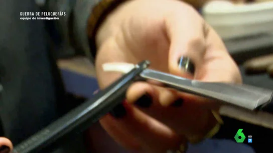 Un barbero muestra a Equipo de Investigación las medidas de higiene en su peluquería Un barbero muestra a Equipo de Investigación las medidas de higiene en su peluquería