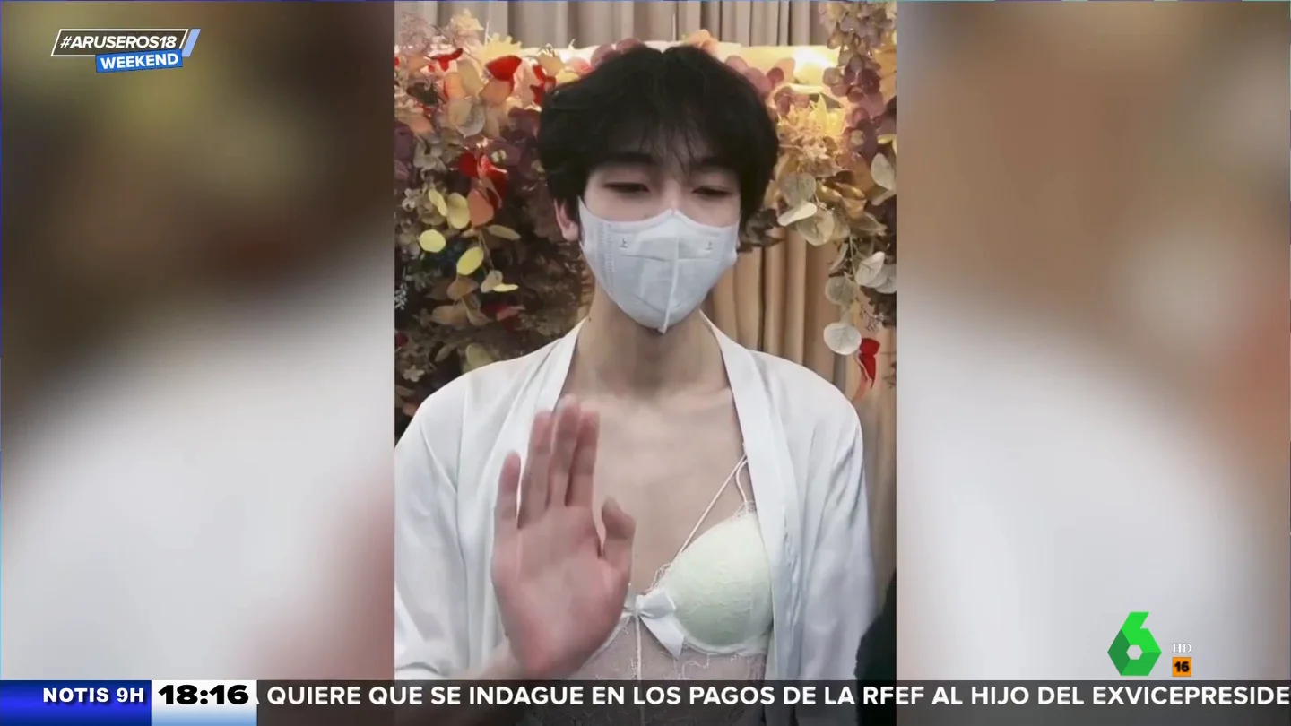 Lencería femenina en cuerpos de hombres, la alternativa en China ante la prohibición que afecta a las mujeres Lencería femenina en cuerpos de hombres, la alternativa en China ante la prohibición que afecta a las mujeres