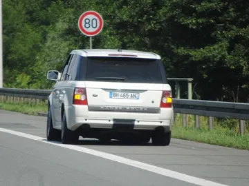 Coche averiado en la carretera Coche averiado en la carretera