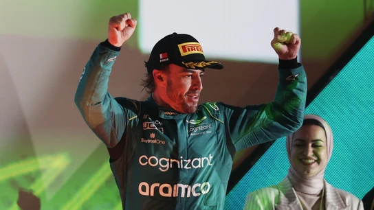 Fernando Alonso, en el podio con el Aston Martin Fernando Alonso, en el podio con el Aston Martin