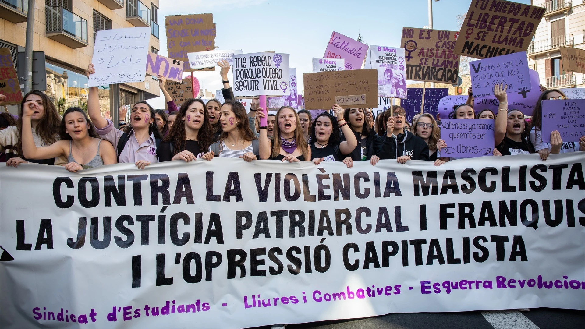 Manifestantes del 8 M en Barcelona.