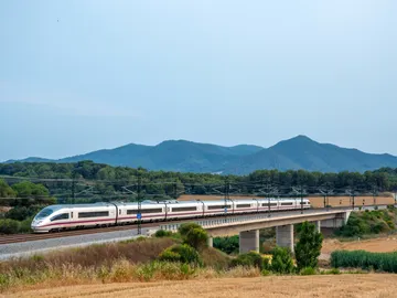 Tren de alta velocidad (AVE) en España Tren de alta velocidad (AVE) en España