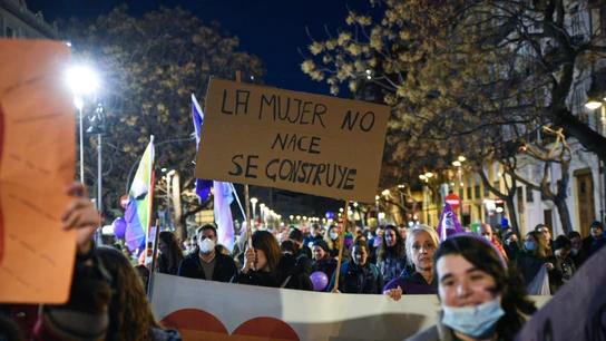 Un grupo de mujeres sostiene pancartas en una manifestación por el 8M, Día Internacional de la Mujer, a 8 de marzo de 2022, en Valencia. Un grupo de mujeres sostiene pancartas en una manifestación por el 8M, Día Internacional de la Mujer, a 8 de marzo de 2022, en Valencia.
