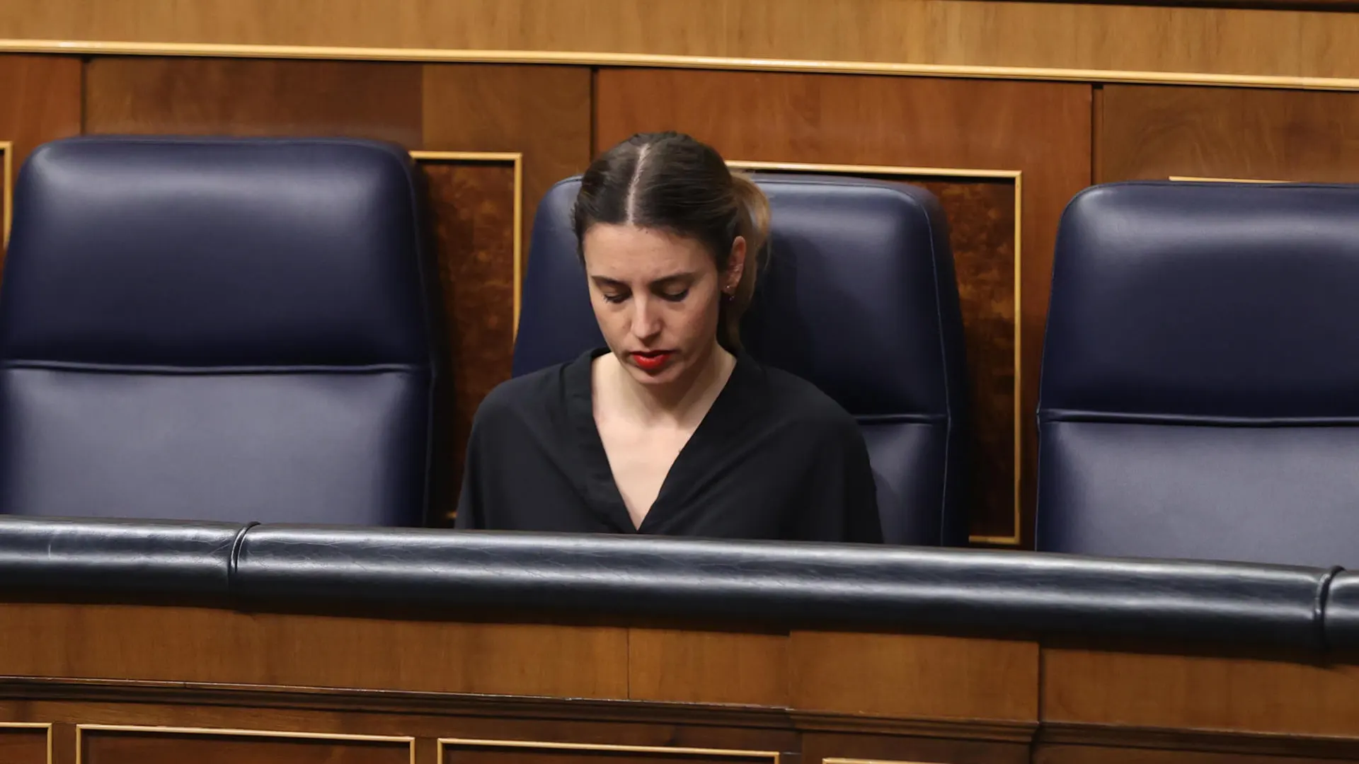  La ministra de Igualdad, Irene Montero, durante la sesión de tarde del pleno del Congreso de los Diputados, este martes en Madrid.