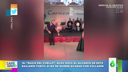 La sorprendente habilidad de un bailarín para bailar con el cuello La sorprendente habilidad de un bailarín para bailar con el cuello