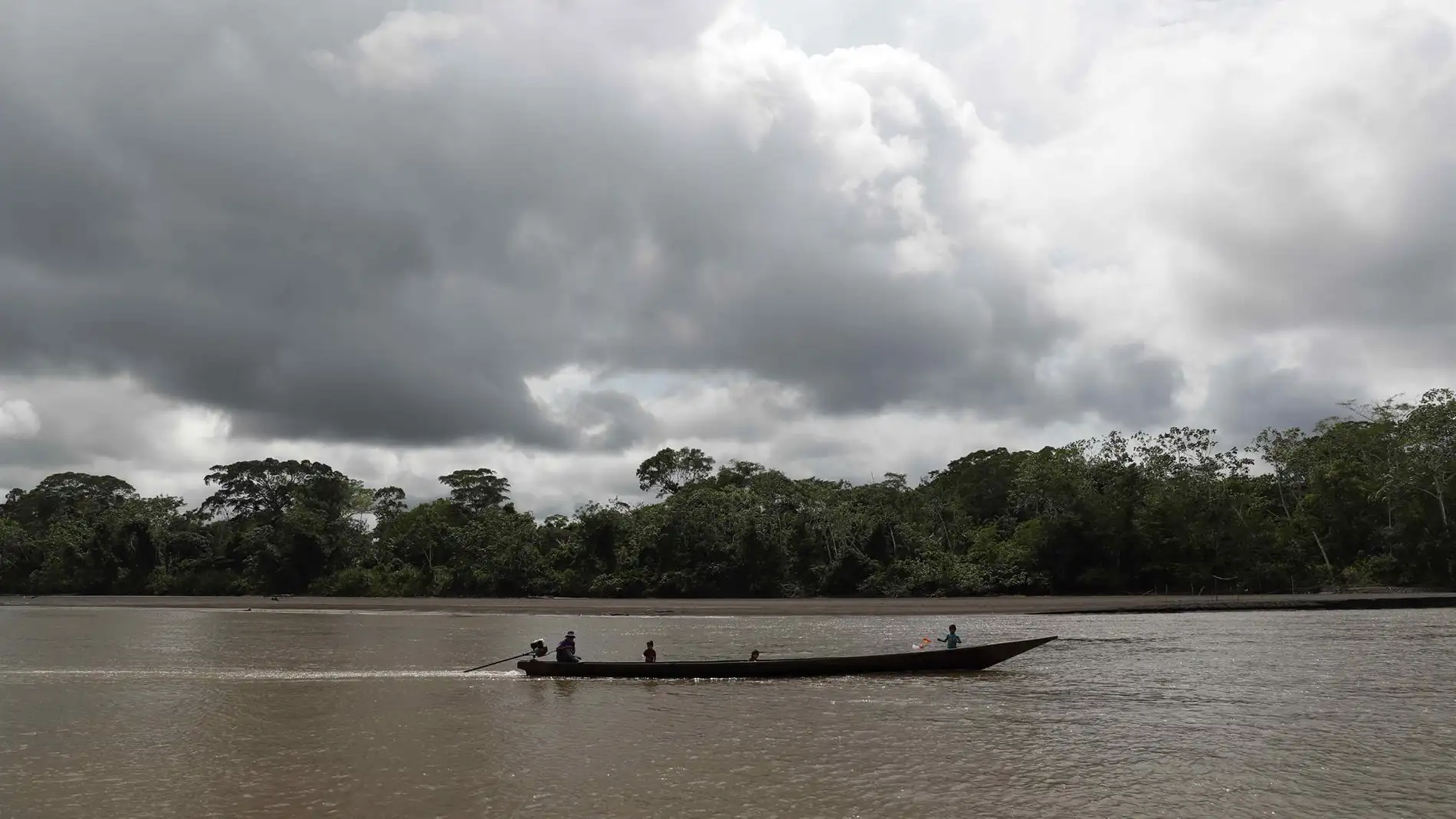 Pescadores en la Amazonia peruana