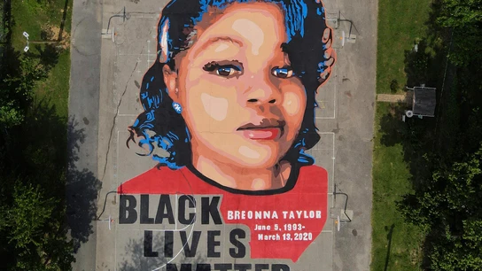 Un mural con la cara de Breonna Taylor. Un mural con la cara de Breonna Taylor.
