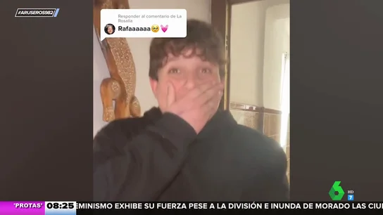 La reacción de Rafa, un joven fan de Rosalía, cuando descubre que la artista ha comentado su vídeo viral La reacción de Rafa, un joven fan de Rosalía, cuando descubre que la artista ha comentado su vídeo viral