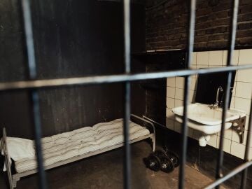 Imagen de la celda de una prisión